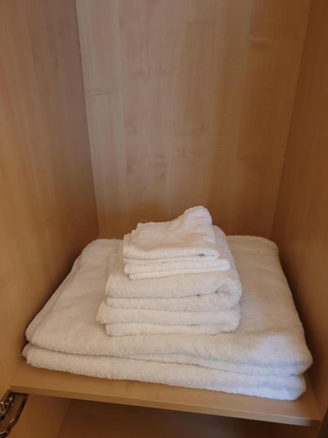 London Luxury Apartments 3 Bedroom Sleeps 8 With 3 Bathrooms 5 Mins Walk To Tube Station Free Parking Ilford Exteriér fotografie